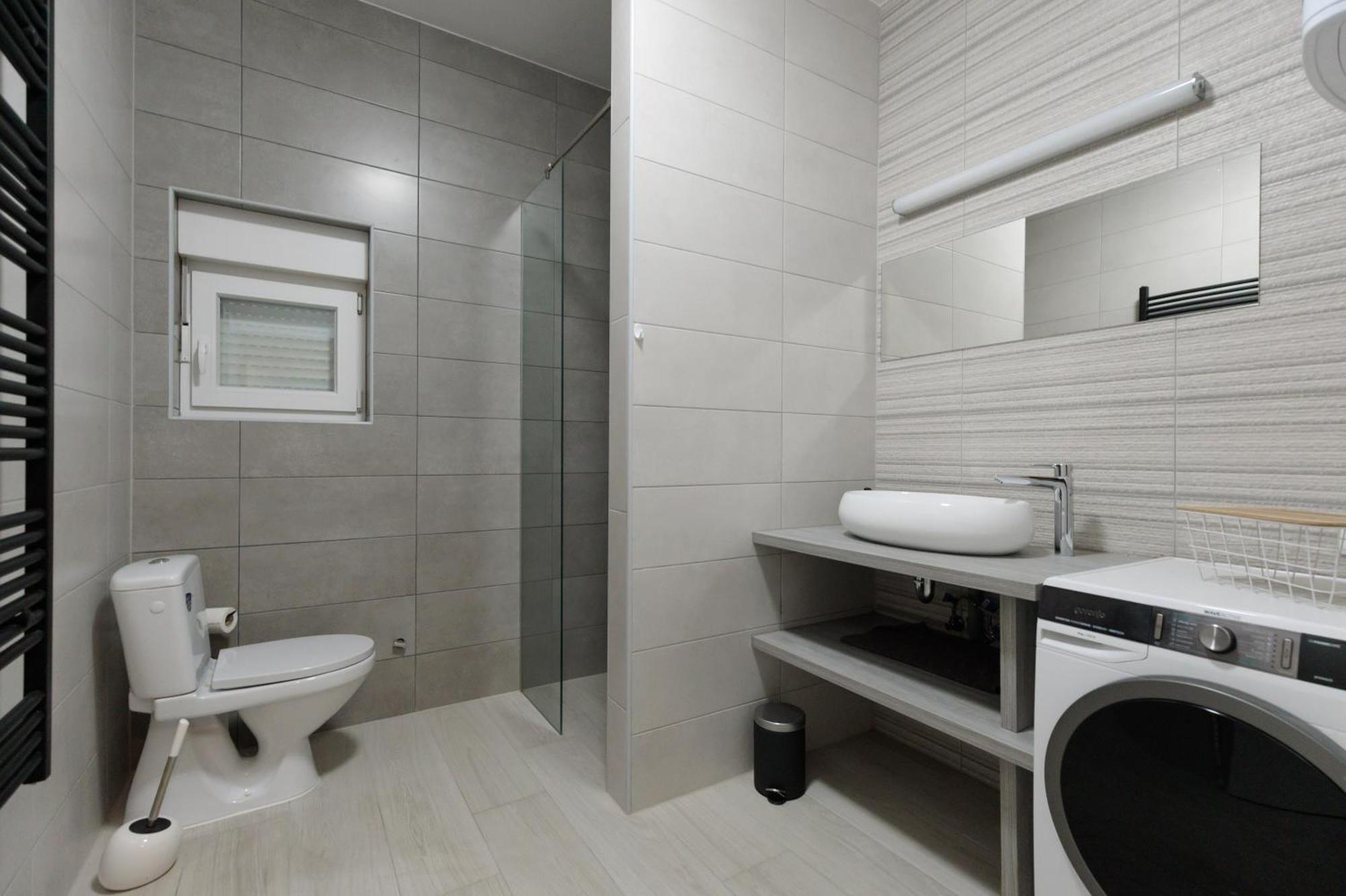 Cozy And Bright 2bd Family Apartment Zadar